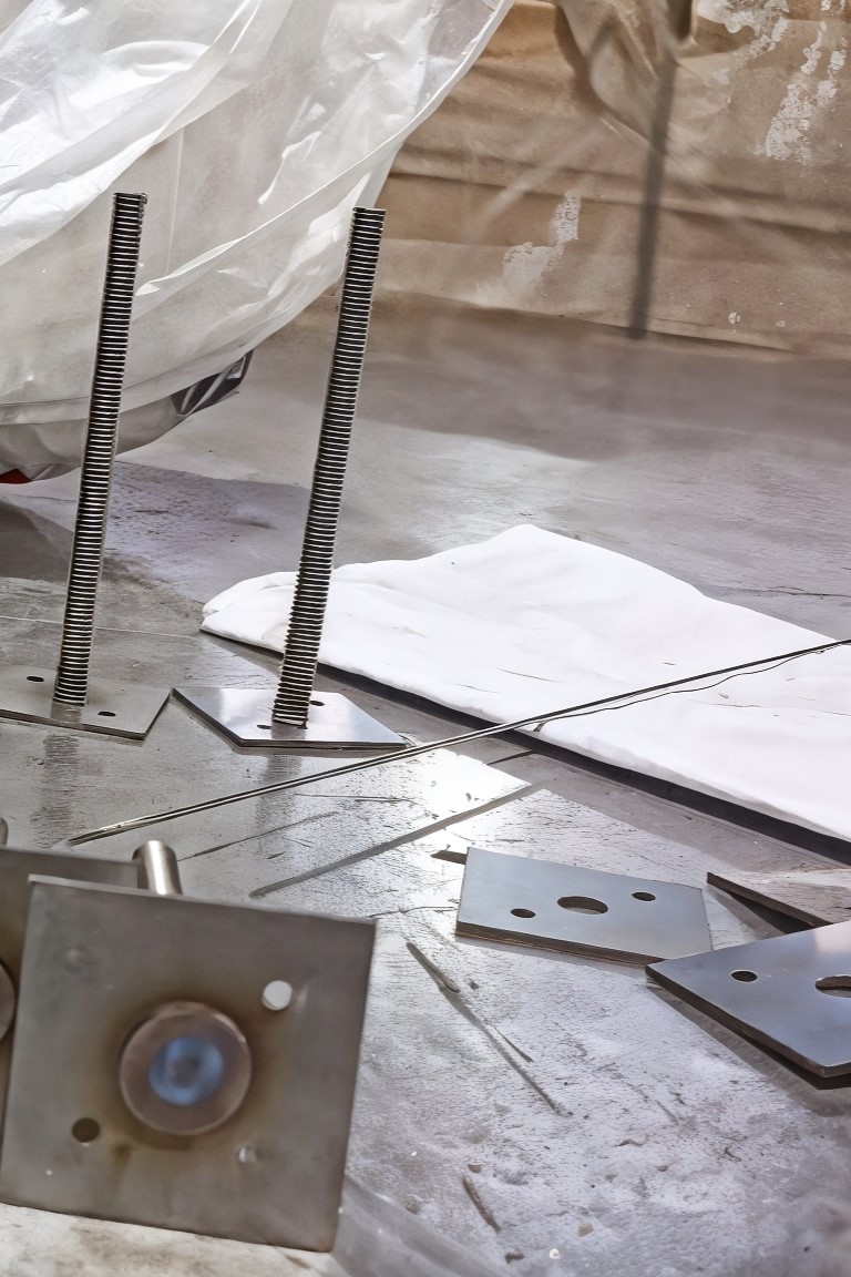 Изготовление кронштейнов и шпилек из нержавеющей стали 